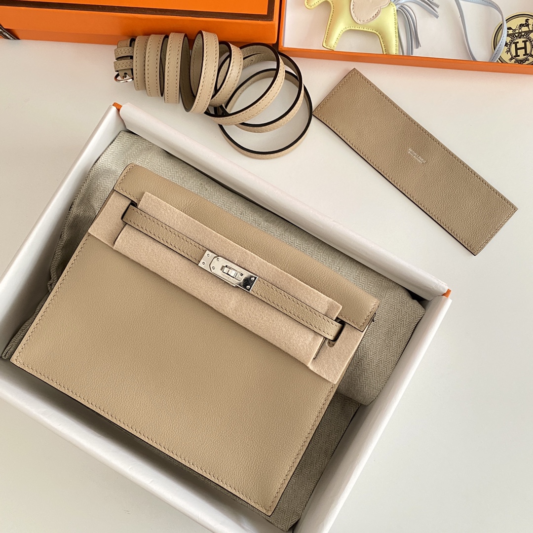 Hermes Kelly Danse Evercolor Bag In Trench Color